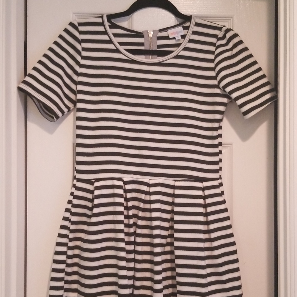 EUC Lularoe Amelia, sz M